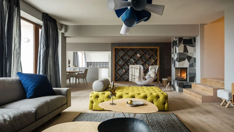 Modern Symphony è il progetto firmato da studio Kiril Stanev Interiors. Questo sofisticato e moderno appartamento, si trova a Sofia, in Bulgaria, con una spettacolare vista sulle montagne. L'apice del progetto è un ampio soggiorno dove l’elemento principale è un moderno camino rivestito con piastrelle effetto tessuto della collezione DIGITALART firmata Ceramica Sant’Agostino nella versione Mix. L'intero concept progettuale rappresenta una soluzione molto anticonvenzionale che comprende un'elegante combinazione di stile con le tecniche minimaliste prevalenti, arricchita da alcuni decori accuratamente selezionati.