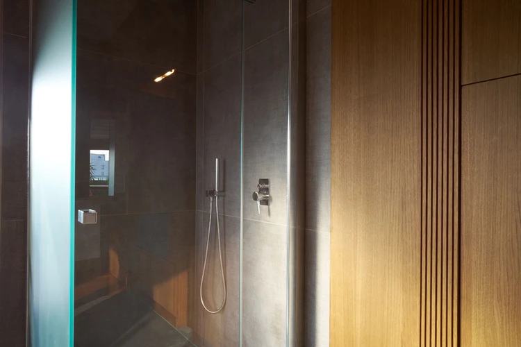 En-suite shower